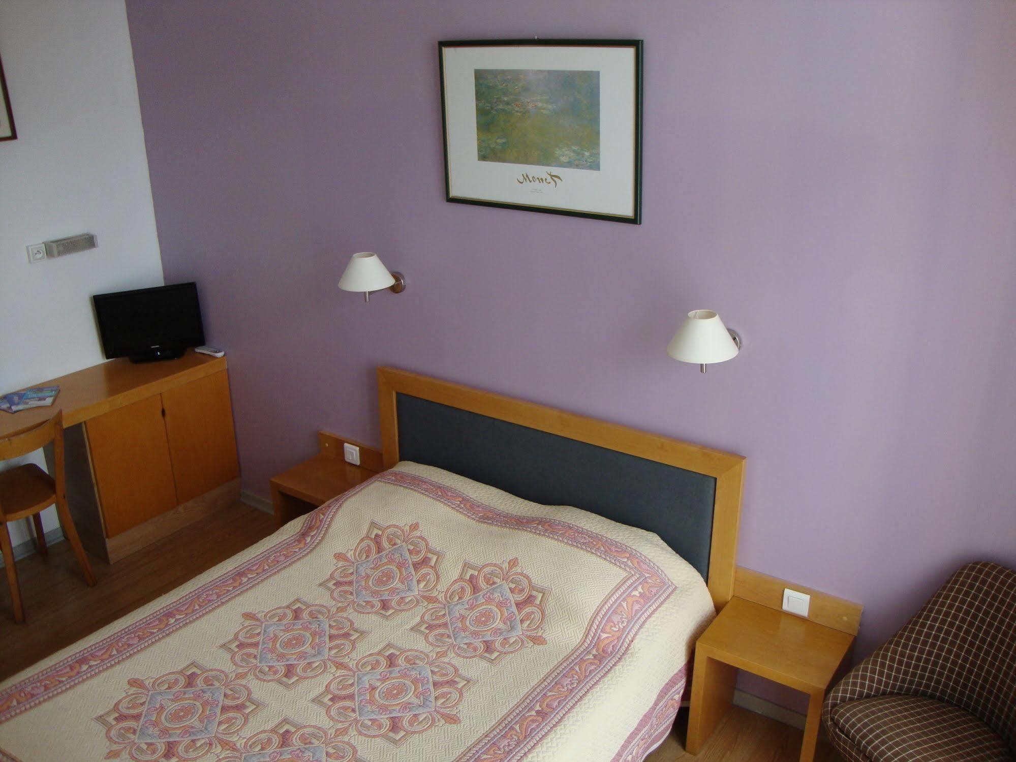 Hotel Au Petit Languedoc ลูร์ด ภายนอก รูปภาพ
