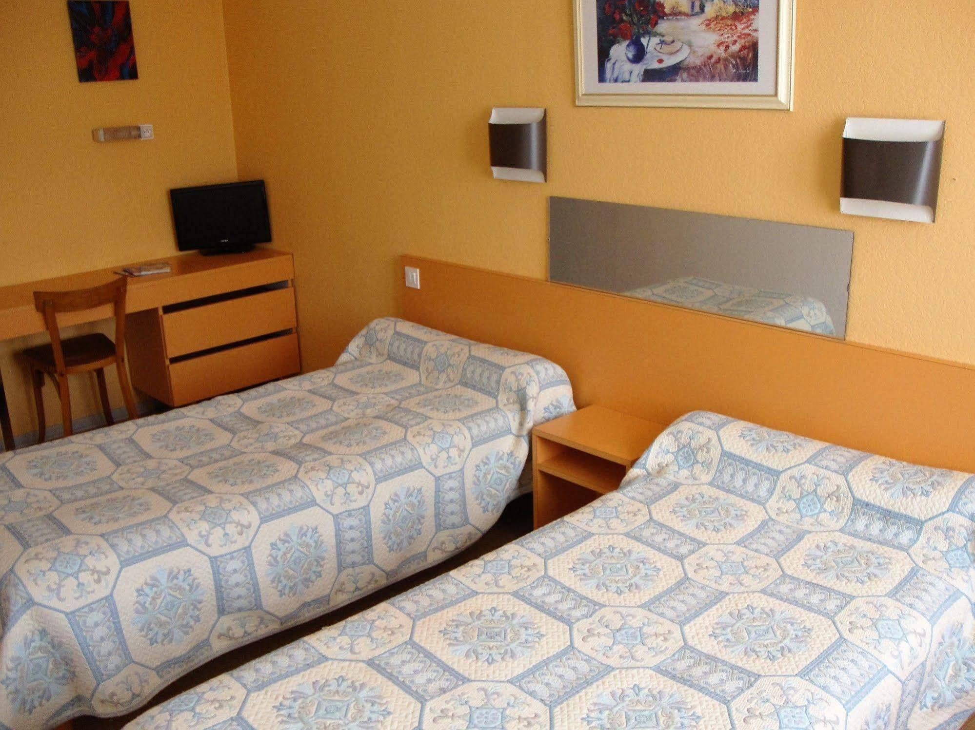 Hotel Au Petit Languedoc ลูร์ด ภายนอก รูปภาพ