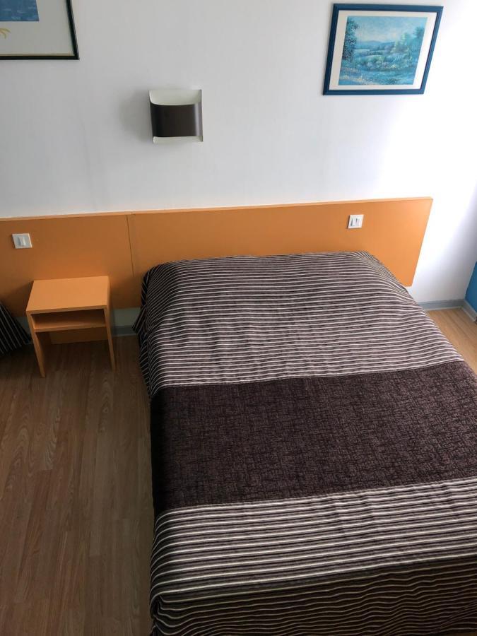 Hotel Au Petit Languedoc ลูร์ด ภายนอก รูปภาพ