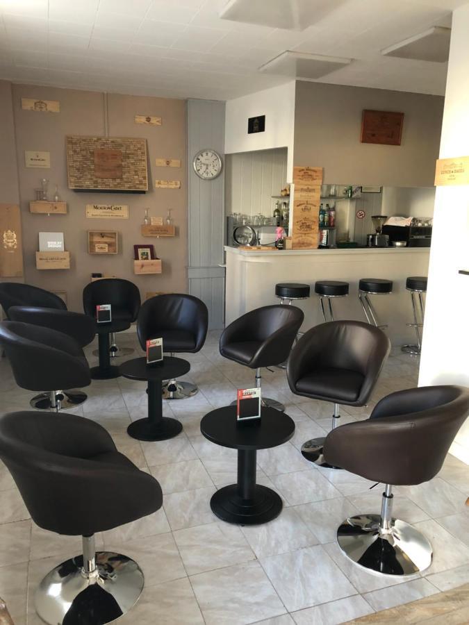 Hotel Au Petit Languedoc ลูร์ด ภายนอก รูปภาพ